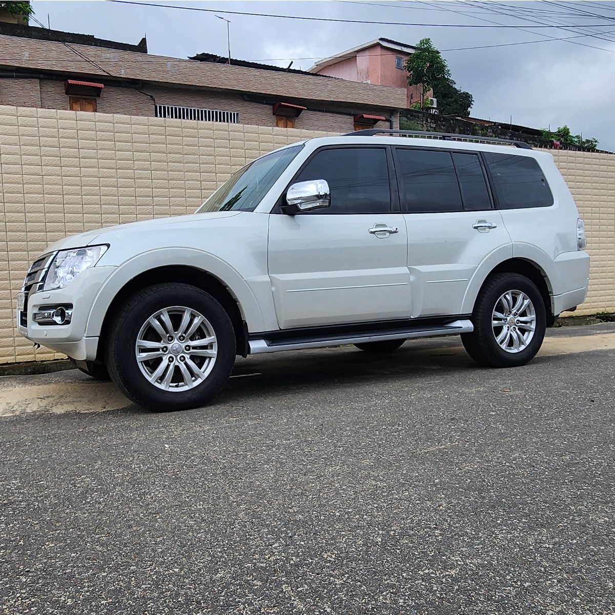 Mitsubishi Pajero GLS 2015