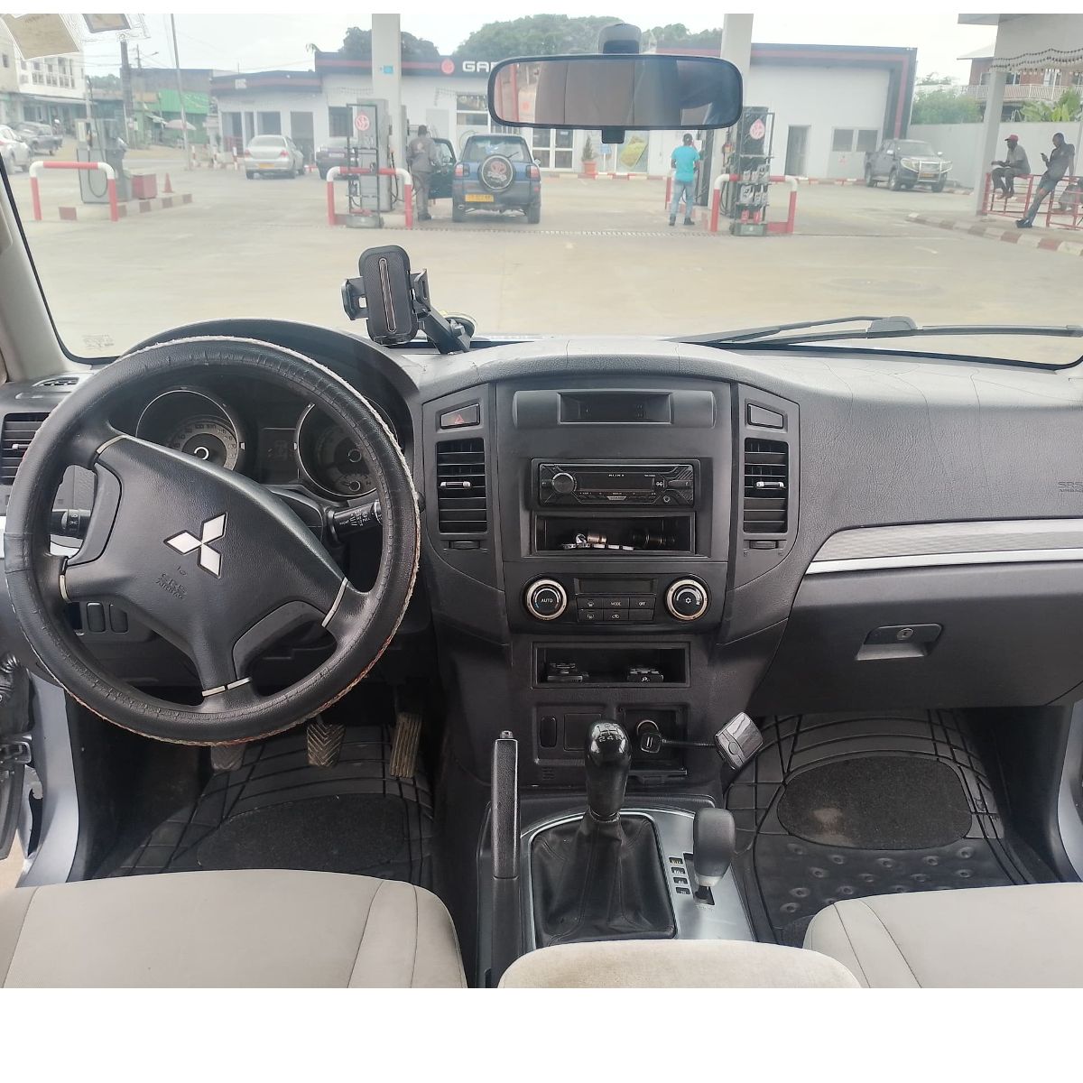 Mitsubishi Pajero 7 places
