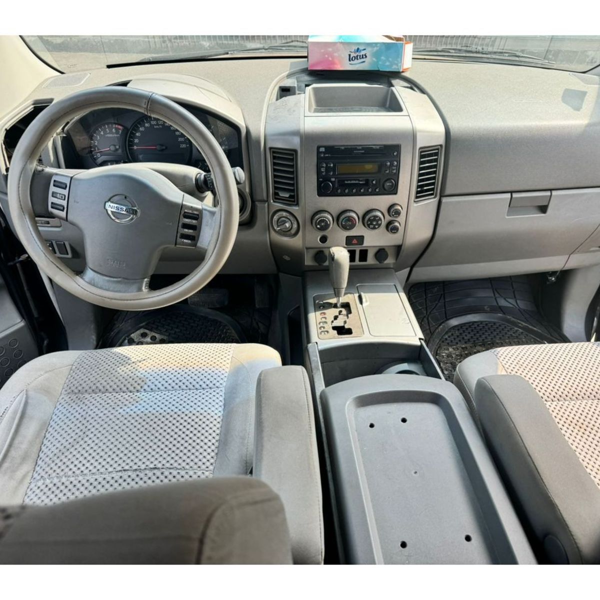 Nissan Armada V8