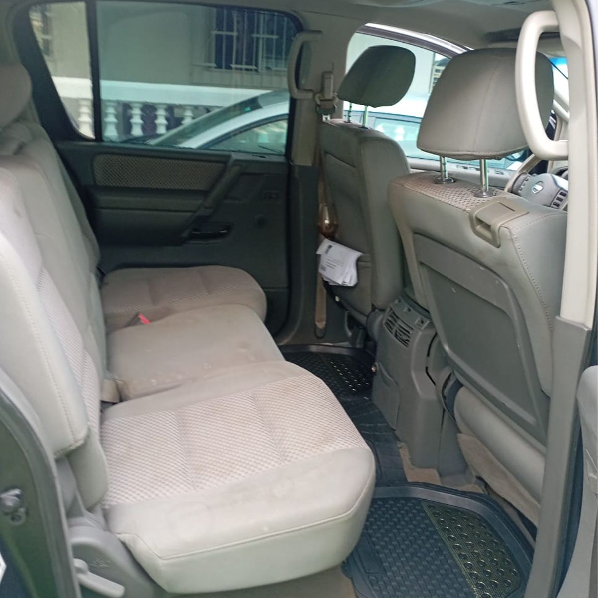 Nissan Armada V8