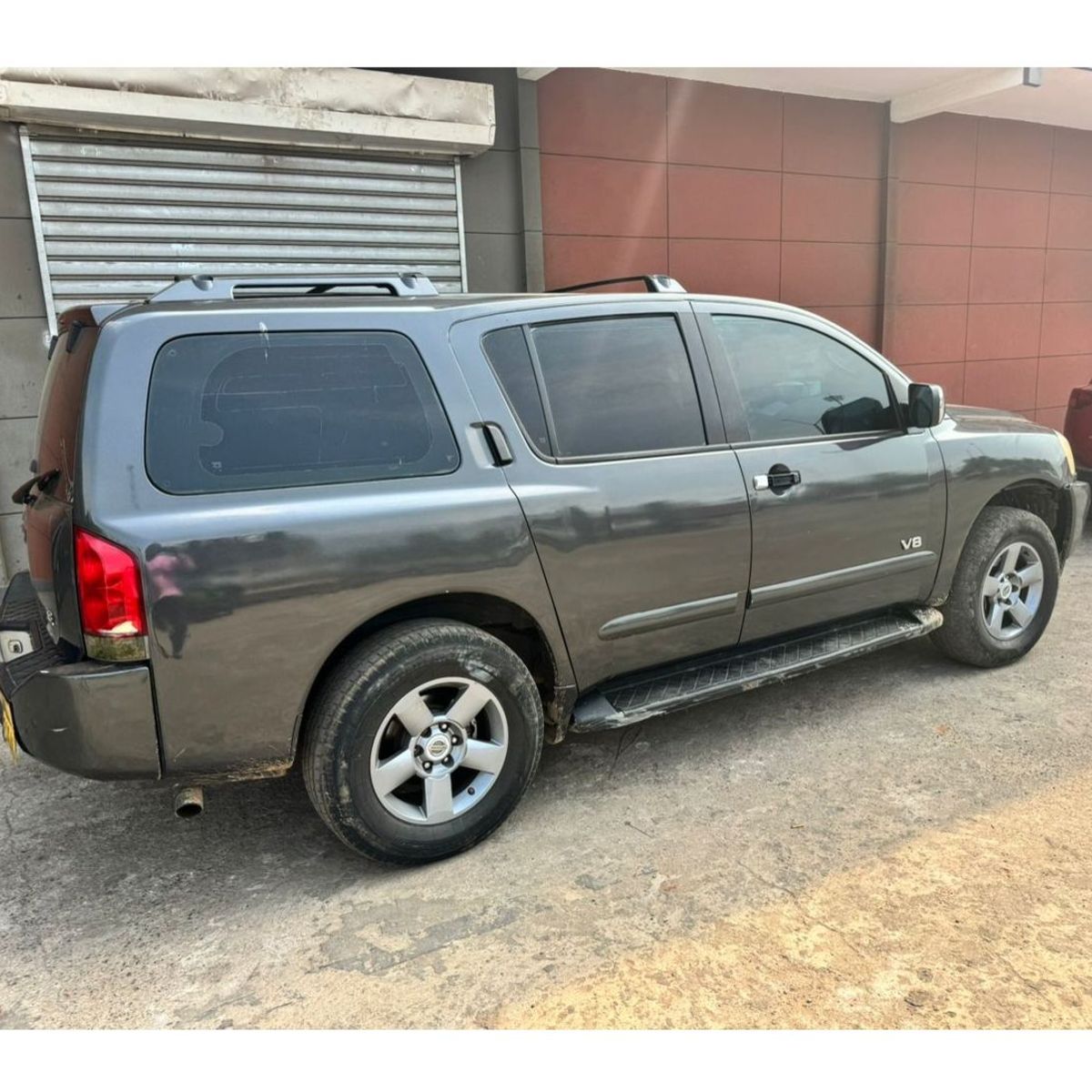 Nissan Armada V8