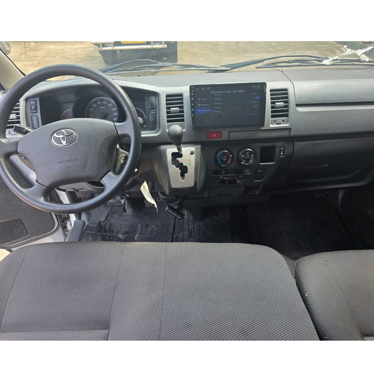 Toyota Hiace 2016