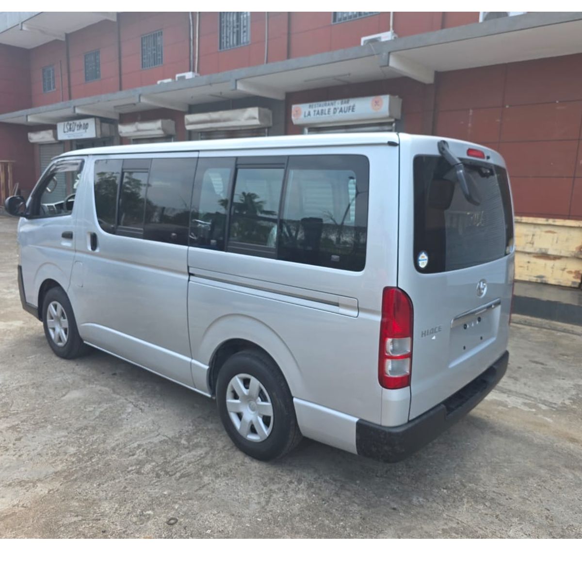 Toyota Hiace 2016