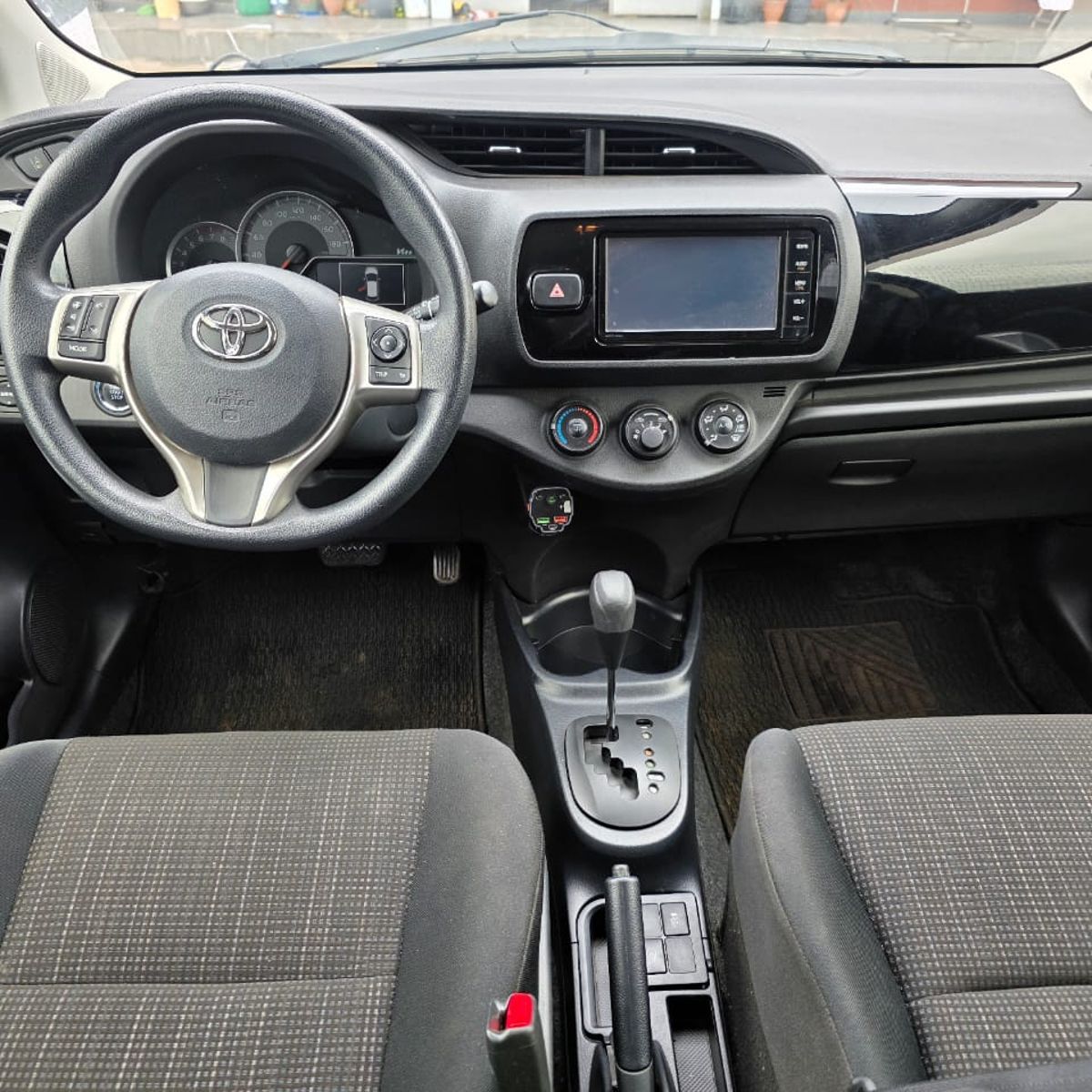 TOYOTA Yaris 3