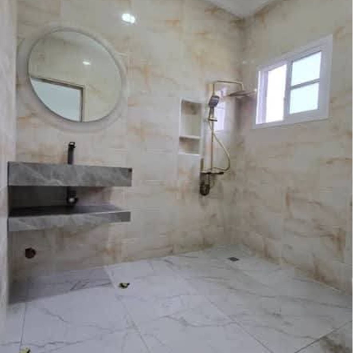Duplex à louer Angondjé