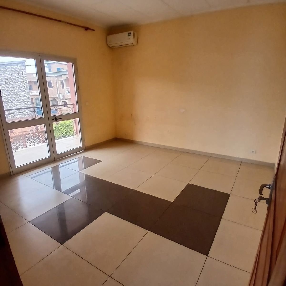 Villa duplex mitoyenne à Avorbam