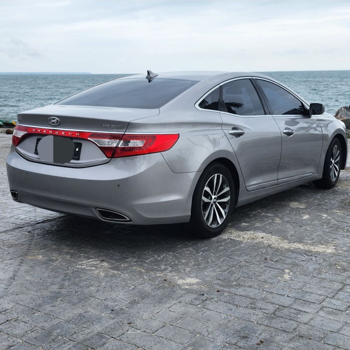 Hyundai Grandeur HG 300