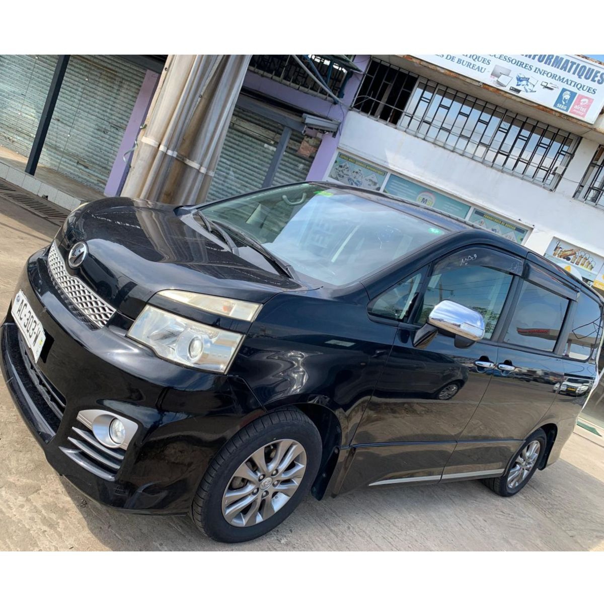 Toyota Voxy 2016