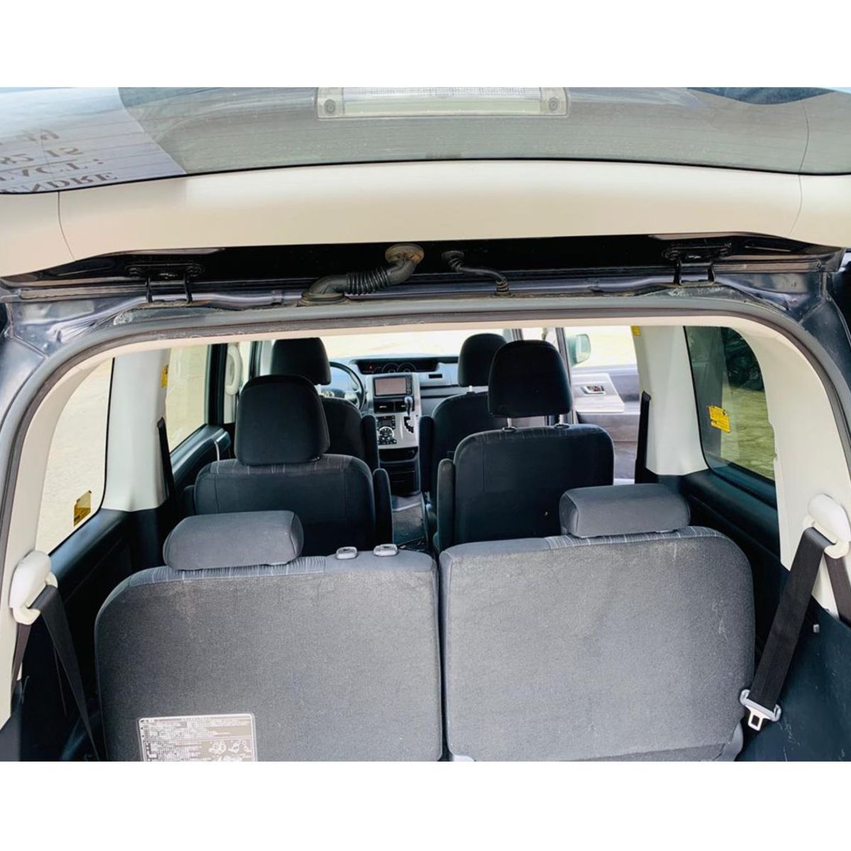 Toyota Voxy 2016