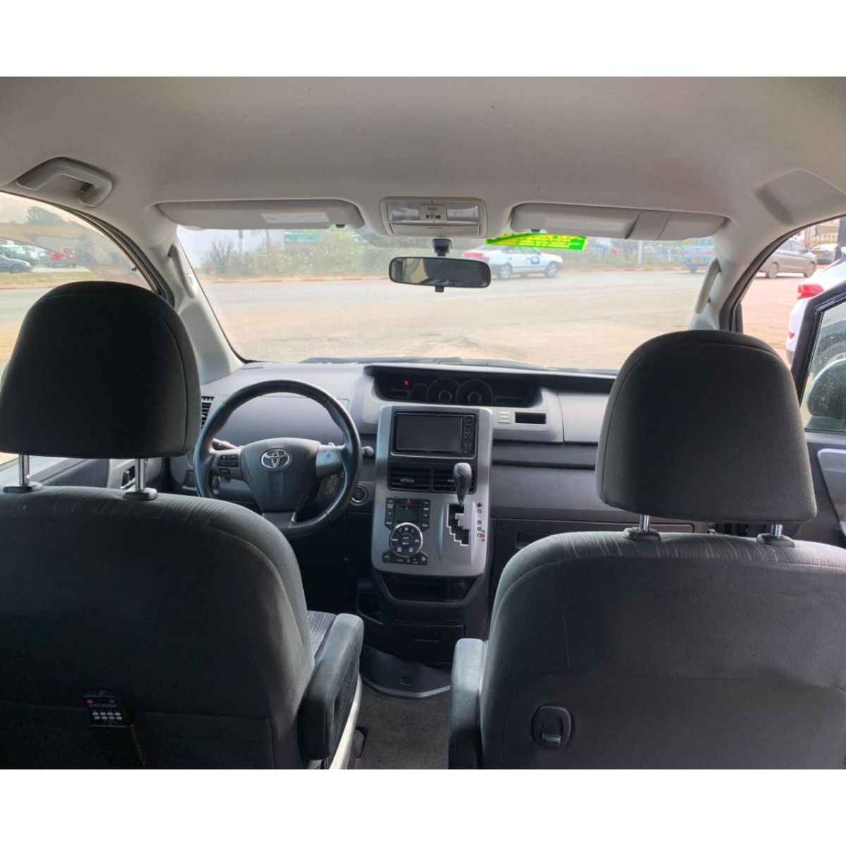 Toyota Voxy 2016