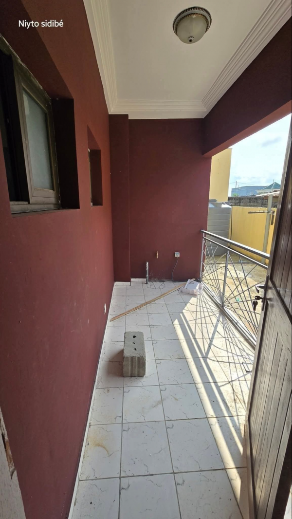 Appartement 3 chambres à louer à Angondjé