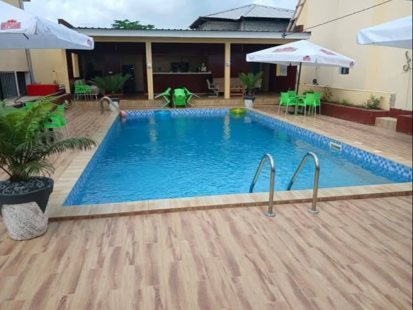 Appartement 3 chambres à louer à Angondjé