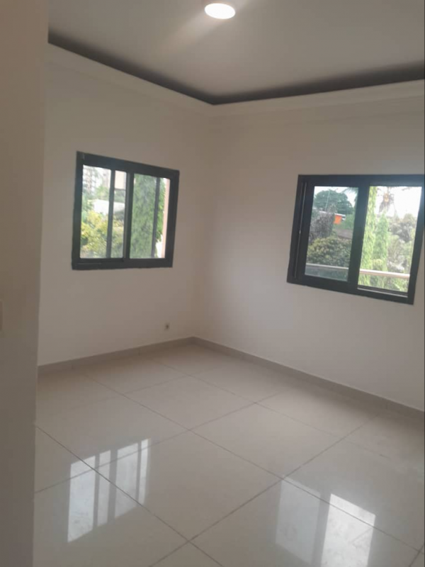 Appartement 4 chambres à louer à Libreville – Batterie IV