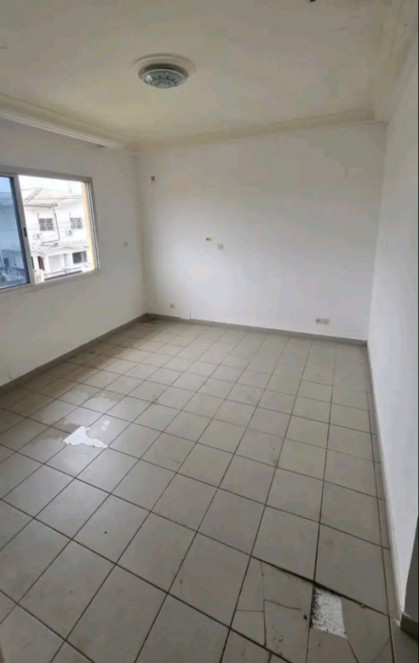 Appartement 3 chambres à louer à Akanda – Première Cité