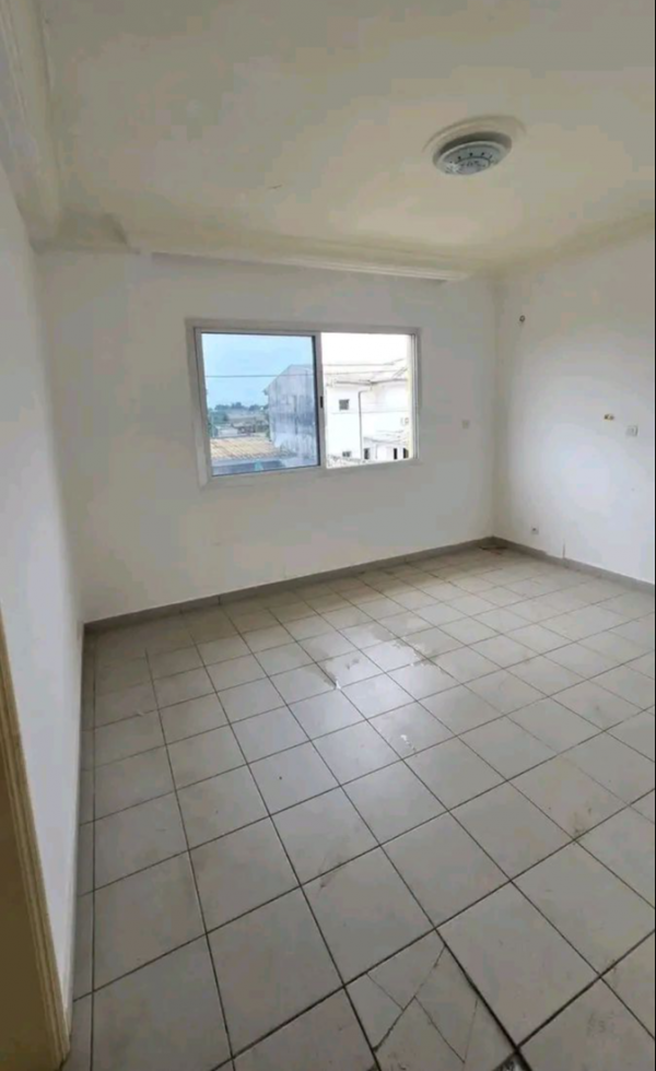 Appartement 3 chambres à louer à Akanda – Première Cité