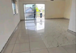 Villa à mitoyenne à louer à Angondjé première cité