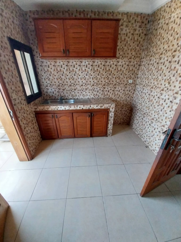 Appartement 2 chambres à louer à Owendo – Alenakiri