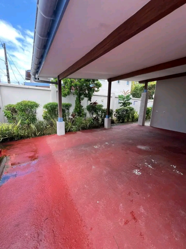 Villa duplex sécurisée à louer à la Sablière