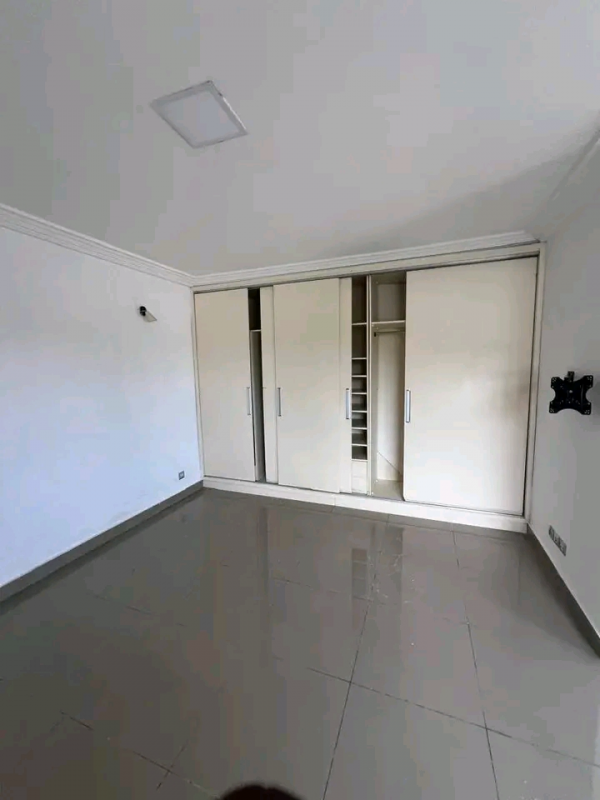 Villa duplex sécurisée à louer à la Sablière