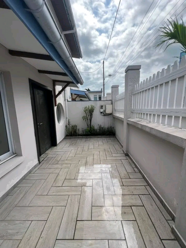 Villa duplex sécurisée à louer à la Sablière