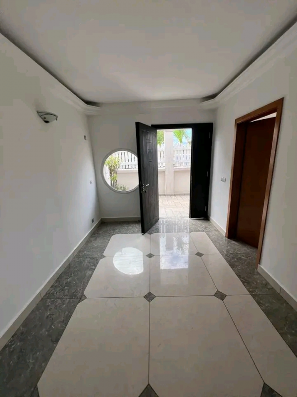 Villa duplex sécurisée à louer à la Sablière