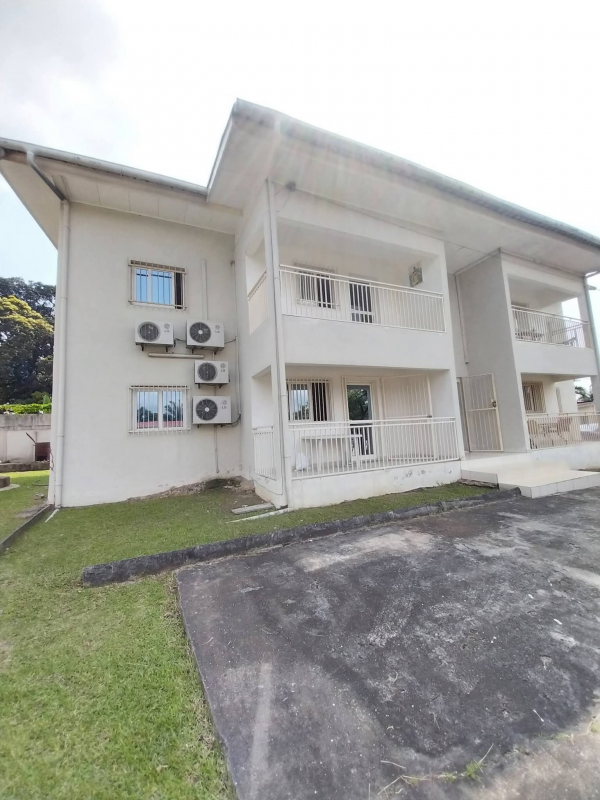 Appartement 3 chambres à louer à Nzeng Ayong