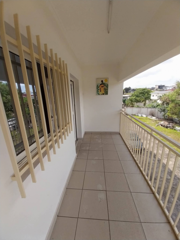 Appartement 3 chambres à louer à Nzeng Ayong