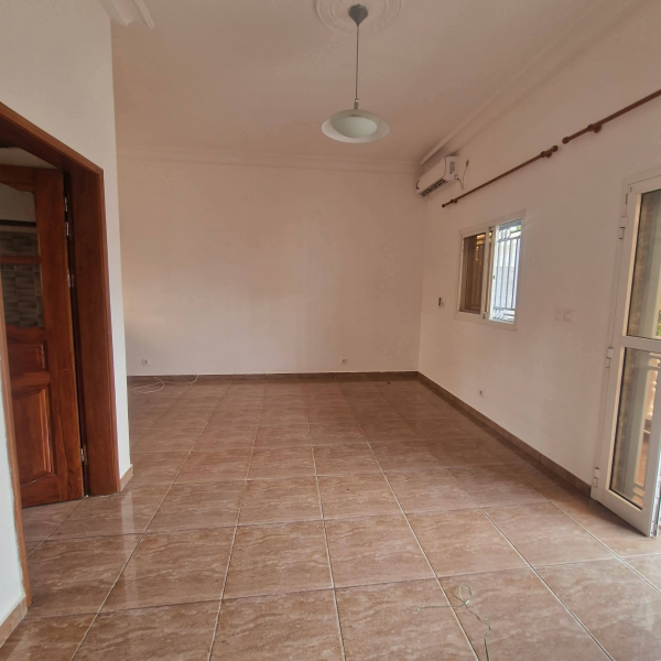 Appartement à louer à Angondje Sherko
