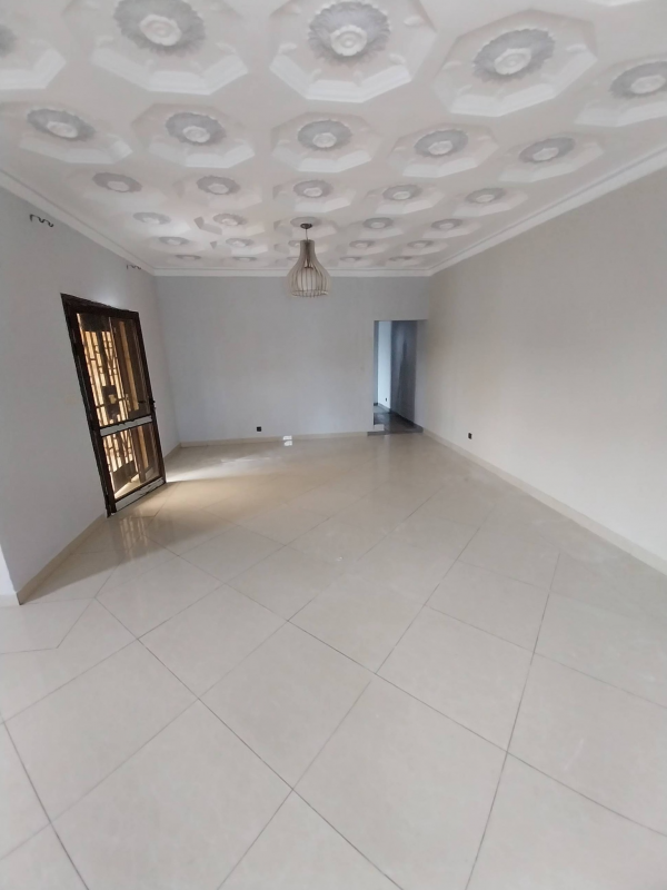 Appartement 3 chambres à louer à Owendo