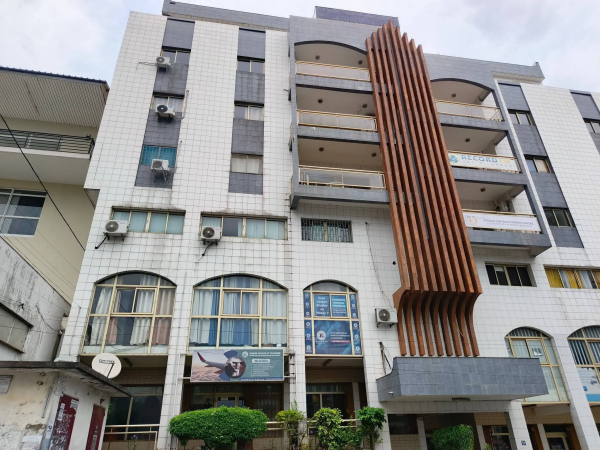 Appartement 3 chambres à louer à Lambaréné