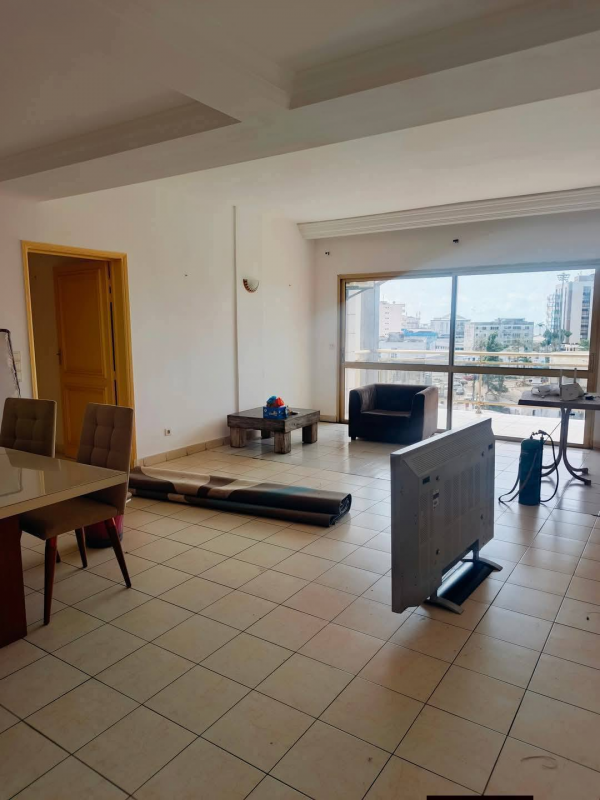 Appartement 3 chambres à louer à Lambaréné