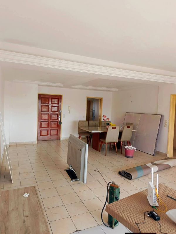 Appartement 3 chambres à louer à Lambaréné