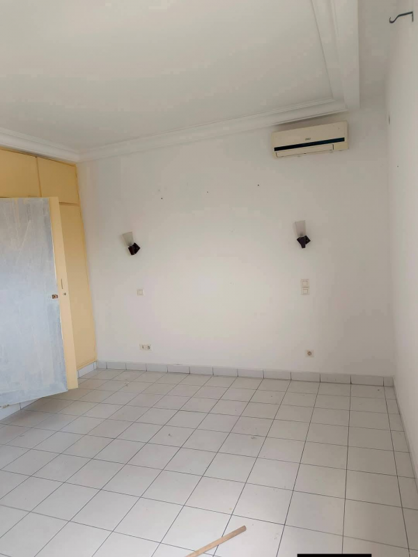 Appartement 3 chambres à louer à Lambaréné