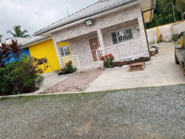 Villa de 2 chambres avec placards au Château