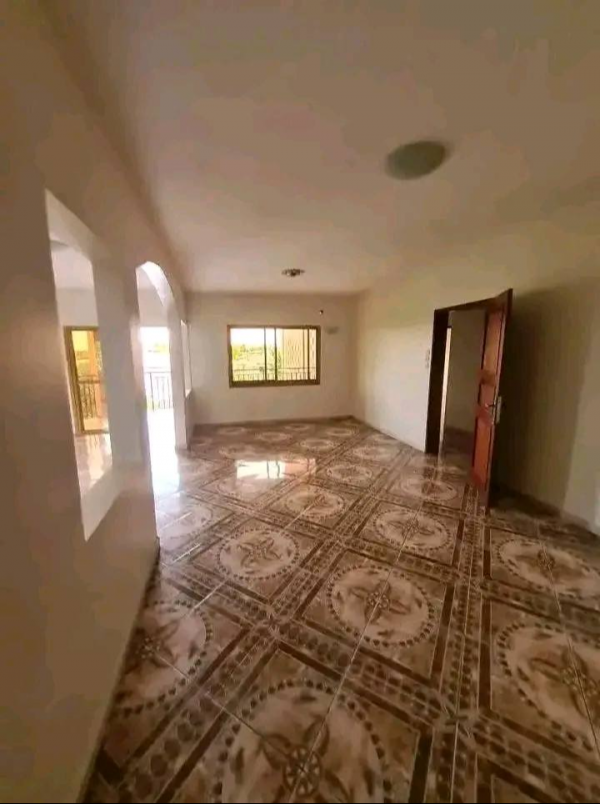 Appartement 3 chambres à louer à Alibandeng