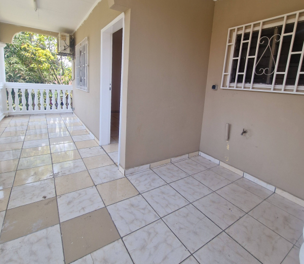 Appartement 2 chambres à louer à Okala Mikolongo