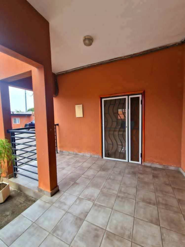 Appartement 3 chambres à louer à Angondjé Amissa