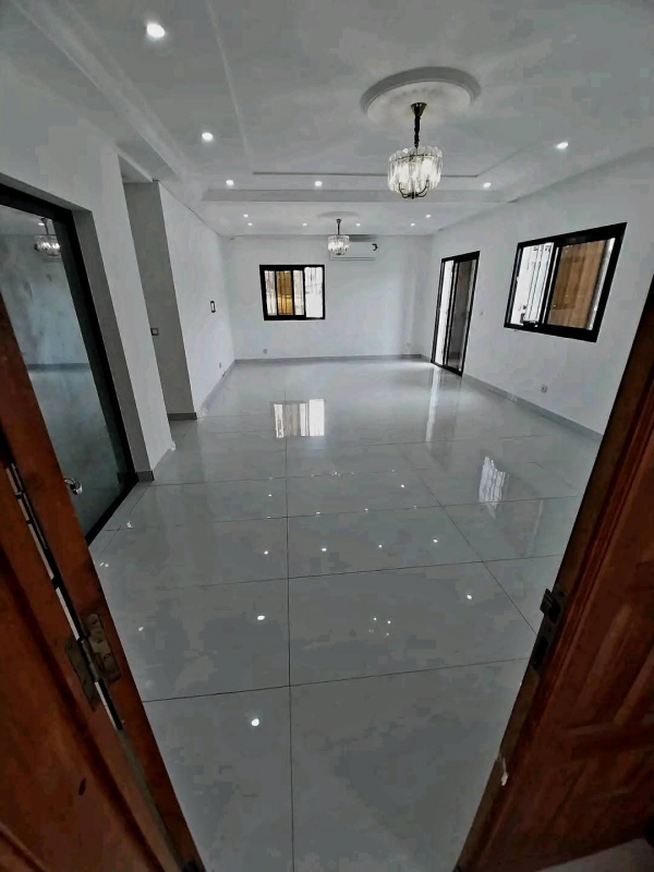 Appartement 3 chambres à louer à Owendo Razel