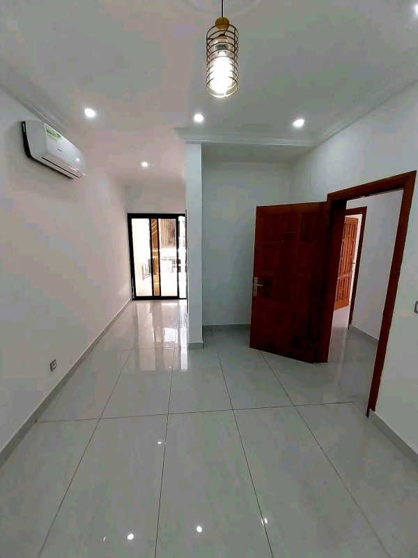 Appartement 3 chambres à louer à Owendo Razel