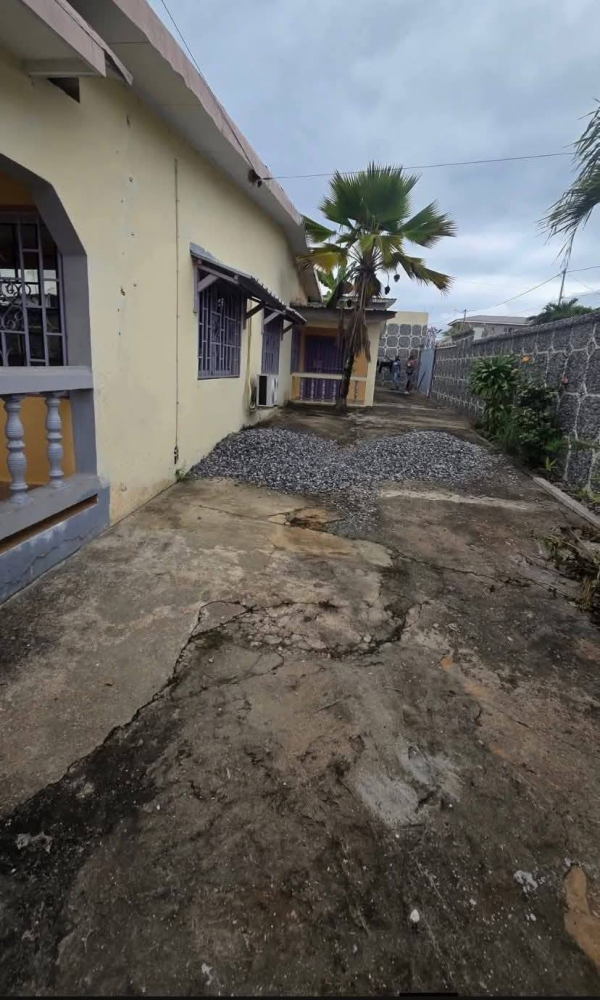 Villa 4 chambres à louer à Angondjé – 4ème Cité