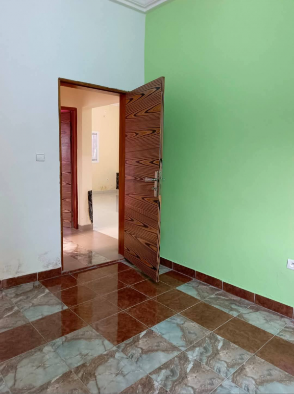 Appartement 2 chambres à louer à Owendo Razel