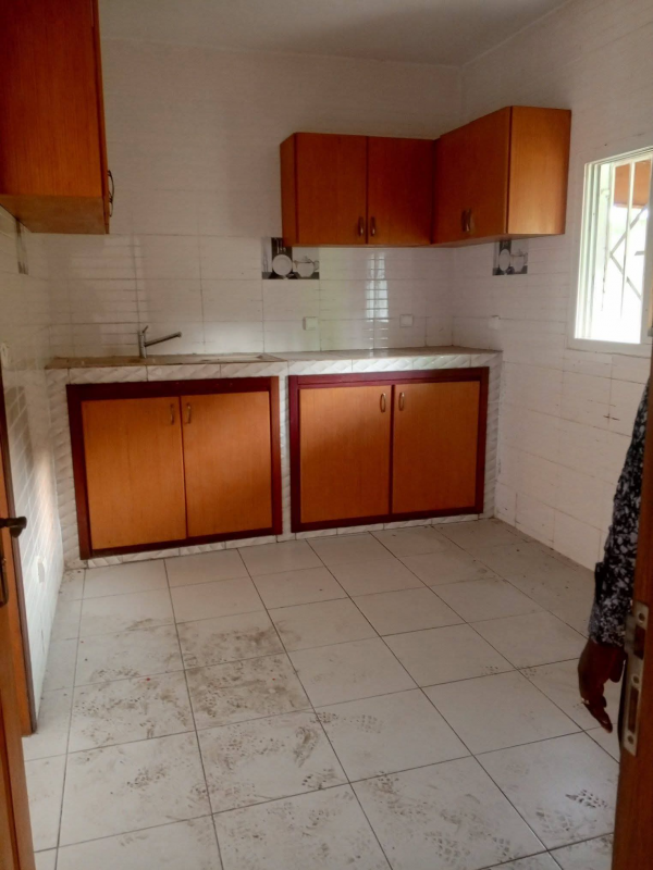 Appartement 2 chambres à louer à Okala Mikolongo