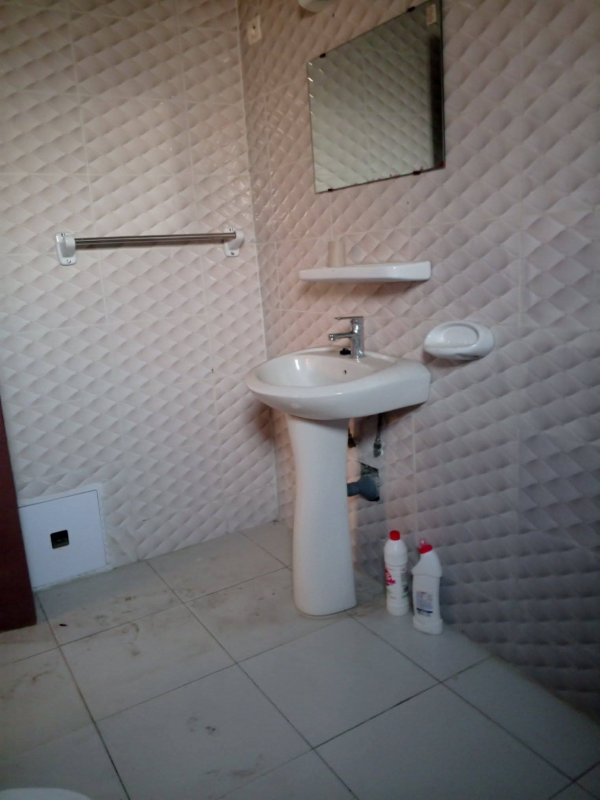 Appartement 2 chambres à louer à Okala Mikolongo