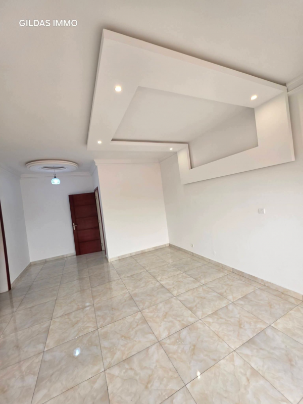 Appartement 3 chambres à louer à Alibandeng