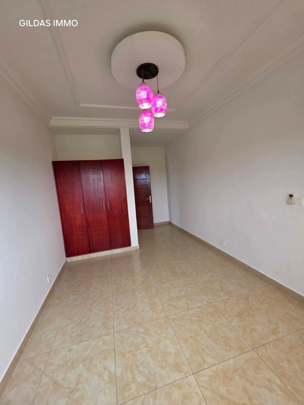 Appartement 3 chambres à louer à Alibandeng