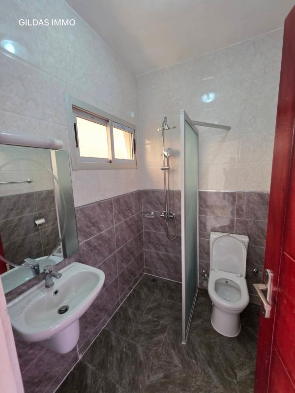 Appartement 3 chambres à louer à Alibandeng