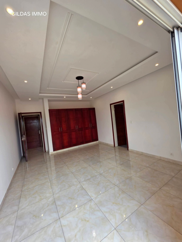 Appartement 3 chambres à louer à Alibandeng