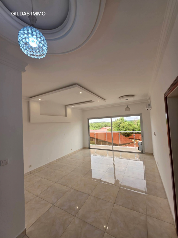 Appartement 3 chambres à louer à Alibandeng