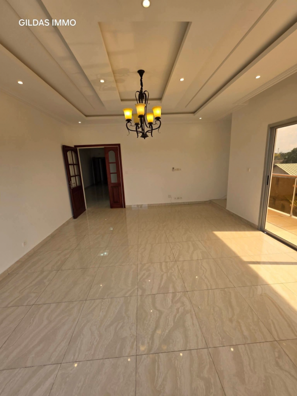 Appartement 3 chambres à louer à Alibandeng